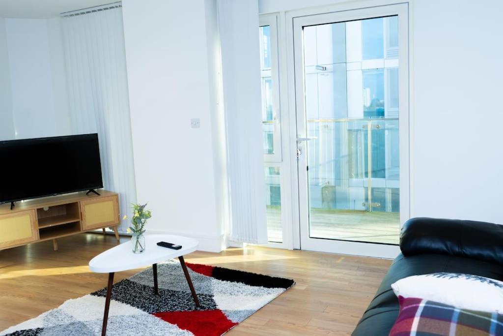 1 Bed Luxury Comfortable Apt London Exterior photo